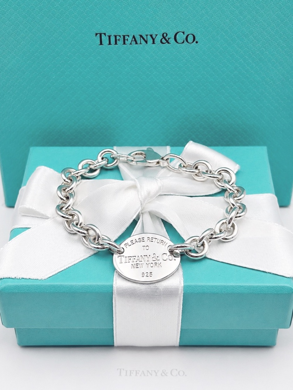 Tiffany & Co. Return to Tiffany Oval Tag Link Bracelet Sterling Silver Gift Box